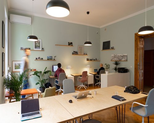 calm working space with natural light in a coworking space